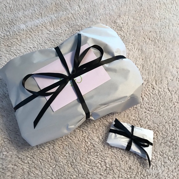 EUC LIKE NEW! Rock and Republic 25 - Picture 7 of 8